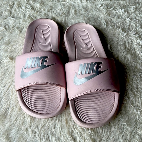 Nike Slides - Picture 2 of 4